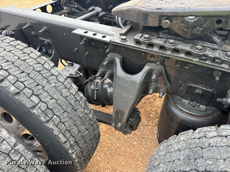 image for item YA0559 2020 International LT625 semi truck