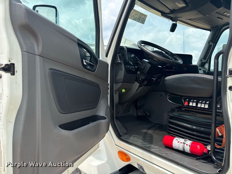 image for item YA0559 2020 International LT625 semi truck