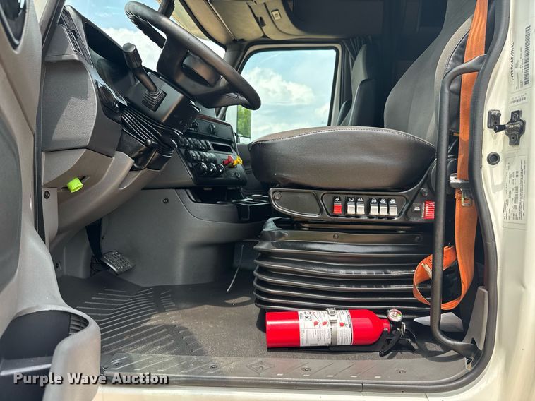 image for item YA0559 2020 International LT625 semi truck