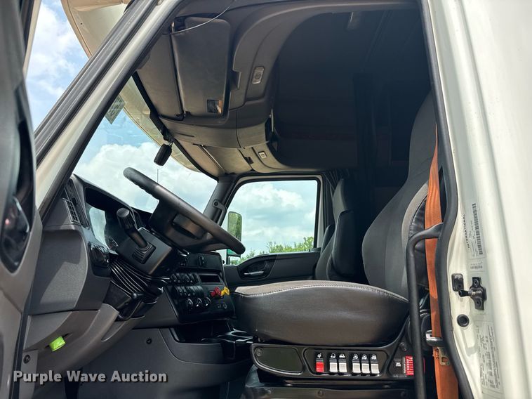 image for item YA0559 2020 International LT625 semi truck