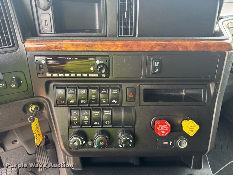 image for item YA0559 2020 International LT625 semi truck