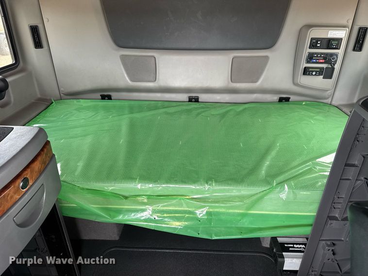 image for item YA0559 2020 International LT625 semi truck