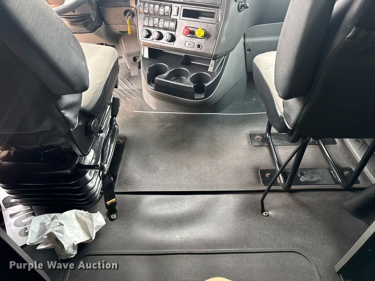 image for item YA0559 2020 International LT625 semi truck