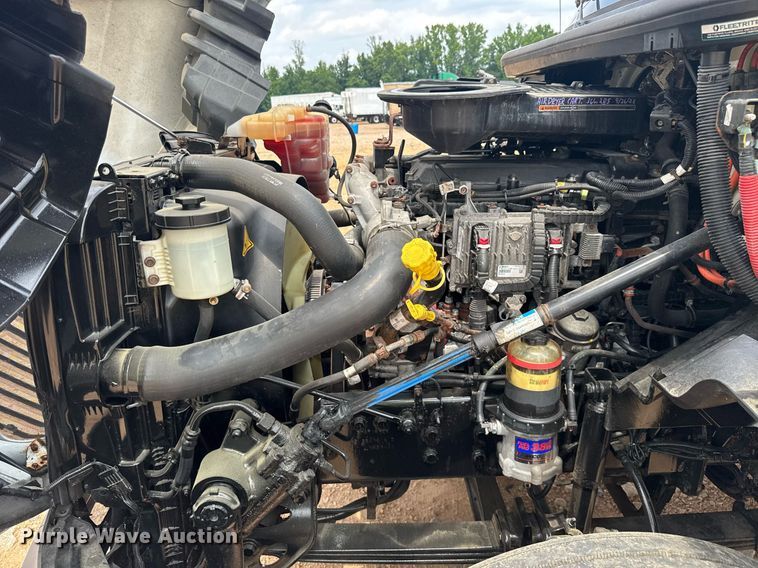 image for item YA0559 2020 International LT625 semi truck