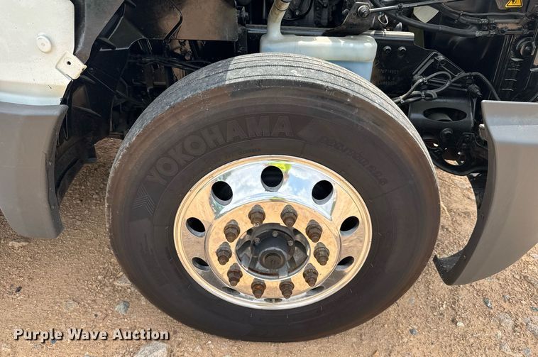 image for item YA0559 2020 International LT625 semi truck