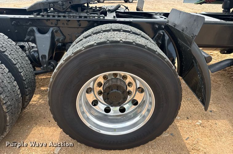 image for item YA0559 2020 International LT625 semi truck