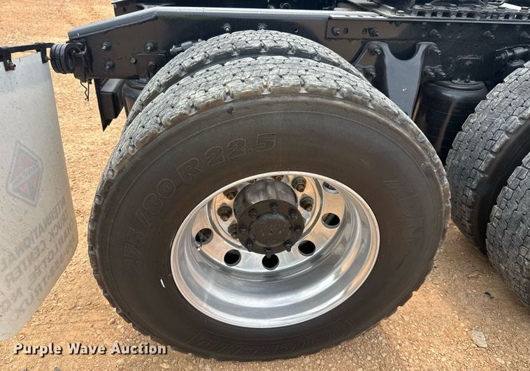 image for item YA0559 2020 International LT625 semi truck