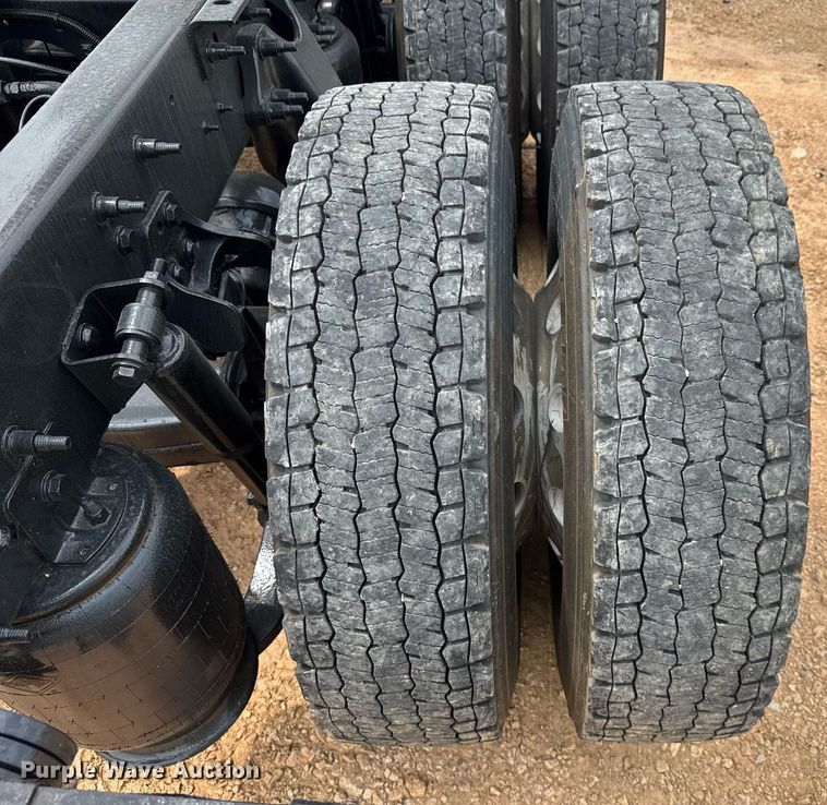 image for item YA0559 2020 International LT625 semi truck