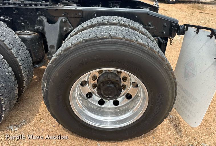 image for item YA0559 2020 International LT625 semi truck