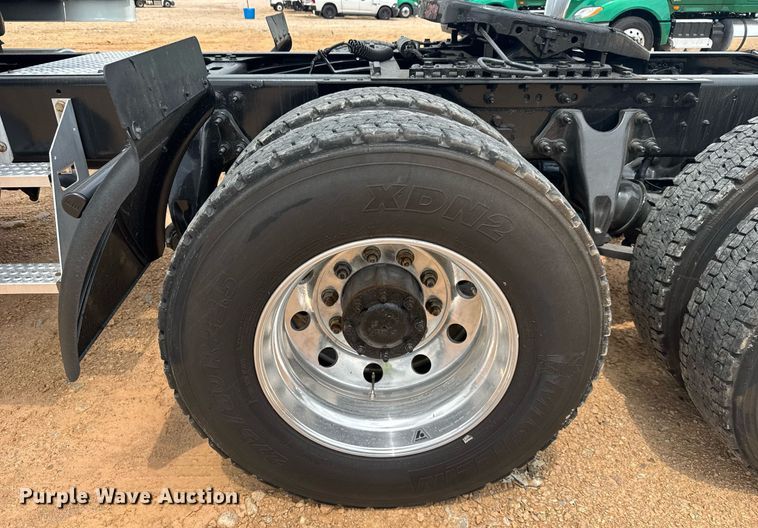 image for item YA0559 2020 International LT625 semi truck