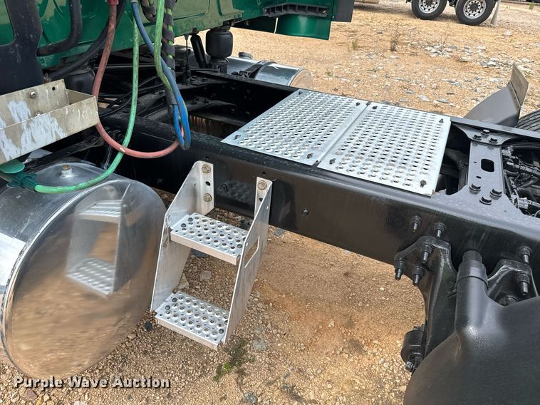 image for item YA0562 2020 International LT625 semi truck