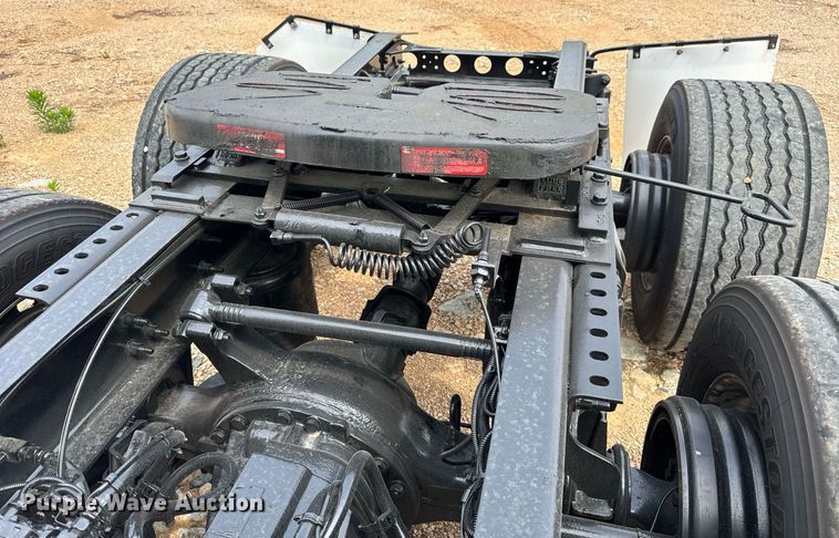 image for item YA0562 2020 International LT625 semi truck