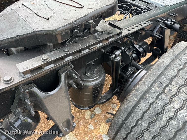 image for item YA0562 2020 International LT625 semi truck