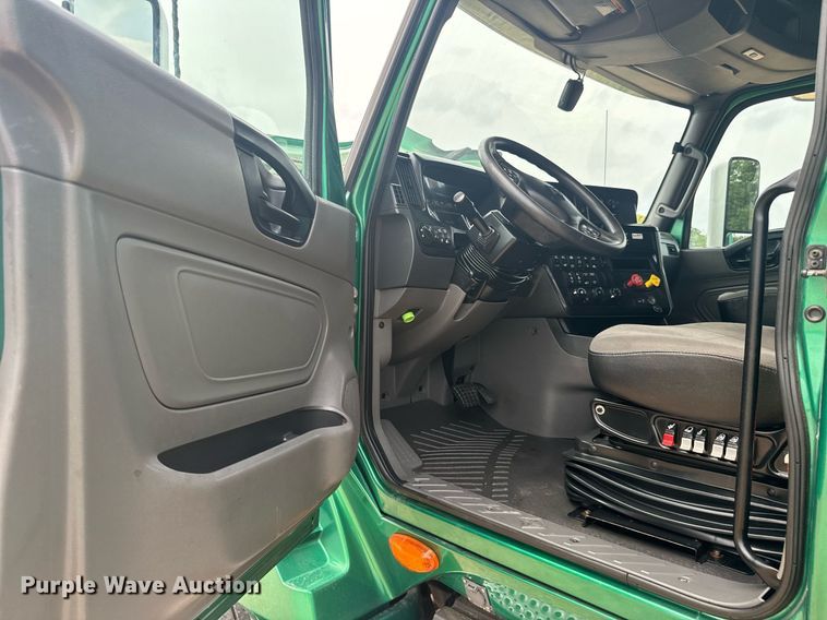 image for item YA0562 2020 International LT625 semi truck