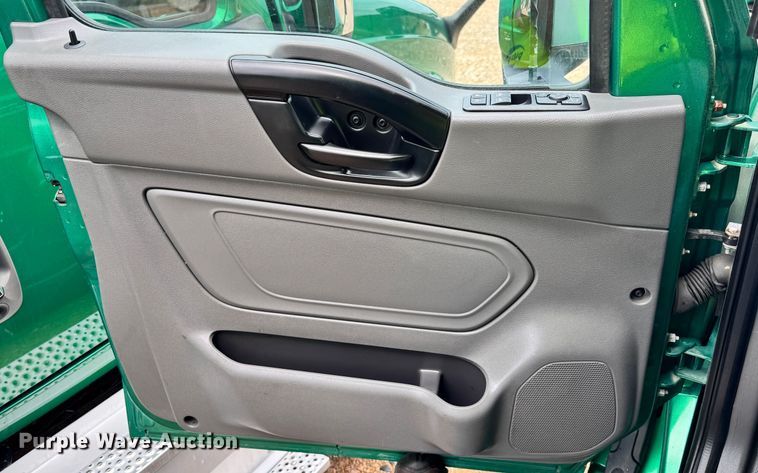 image for item YA0562 2020 International LT625 semi truck