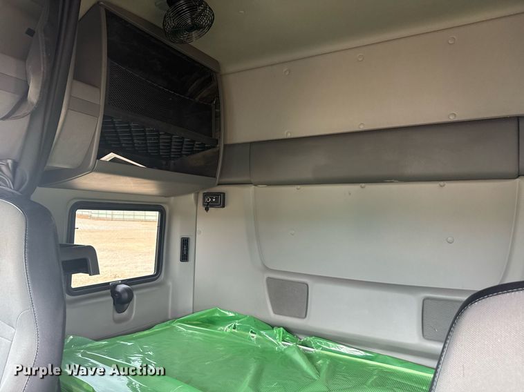 image for item YA0562 2020 International LT625 semi truck