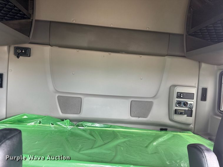 image for item YA0562 2020 International LT625 semi truck