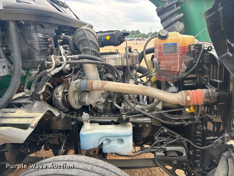 image for item YA0562 2020 International LT625 semi truck