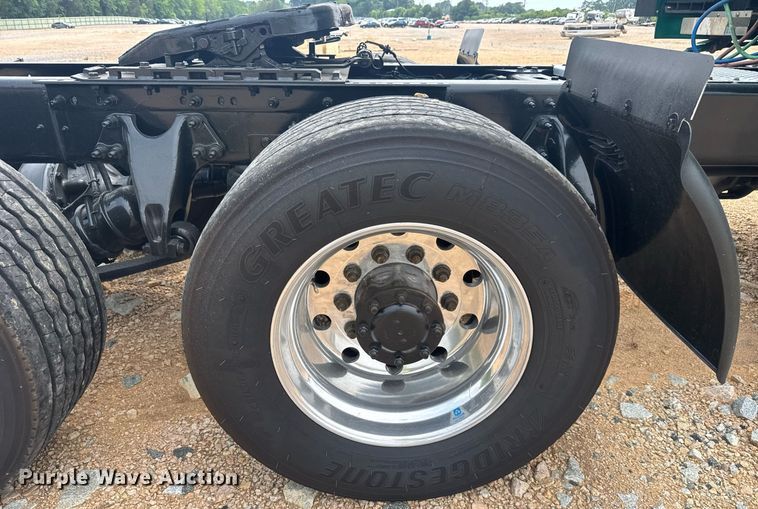 image for item YA0562 2020 International LT625 semi truck