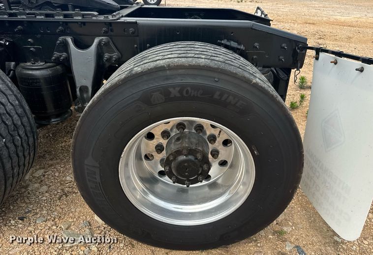 image for item YA0562 2020 International LT625 semi truck