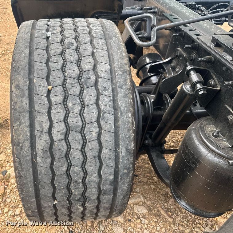 image for item YA0562 2020 International LT625 semi truck