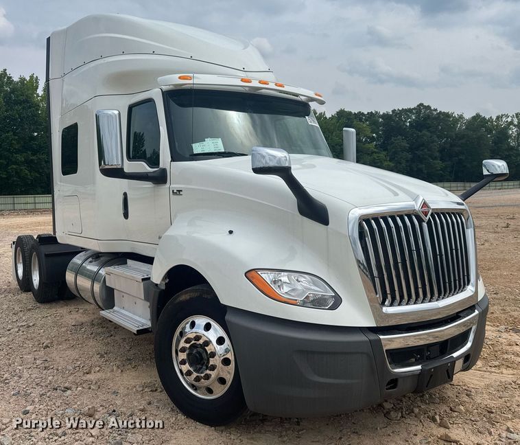 image for item YA0565 2020 International LT625 semi truck