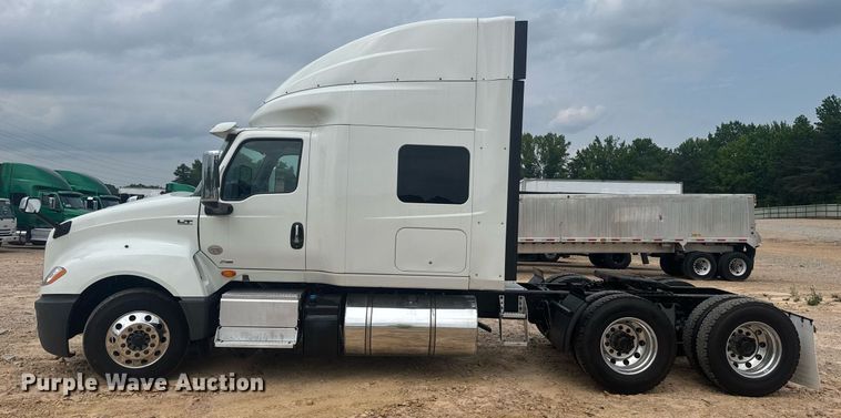 image for item YA0565 2020 International LT625 semi truck