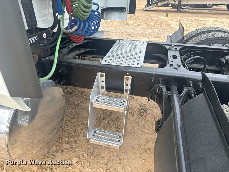 image for item YA0565 2020 International LT625 semi truck