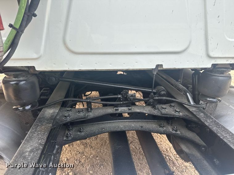 image for item YA0565 2020 International LT625 semi truck