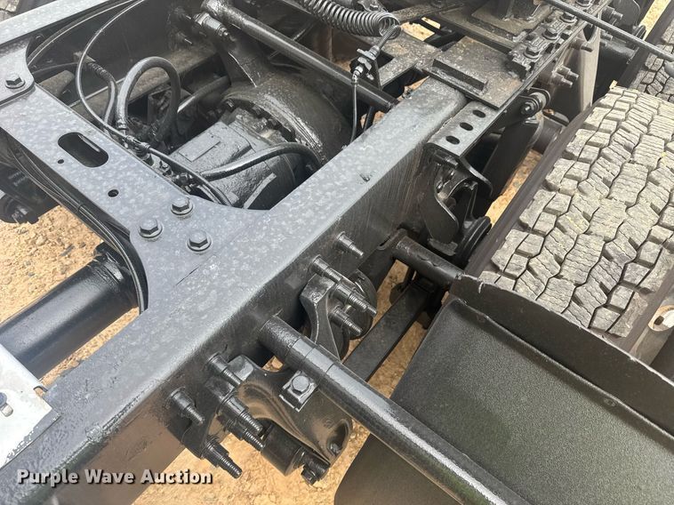 image for item YA0565 2020 International LT625 semi truck