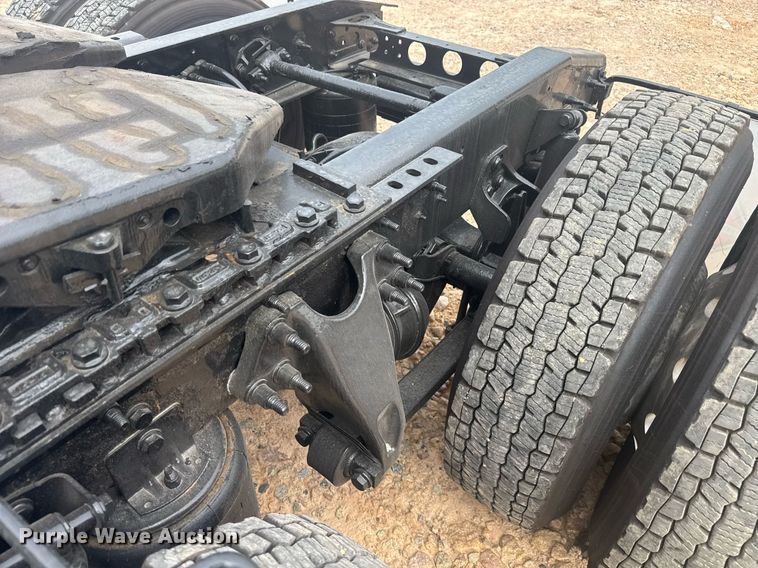 image for item YA0565 2020 International LT625 semi truck