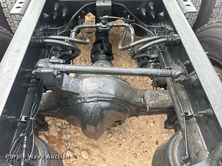 image for item YA0565 2020 International LT625 semi truck