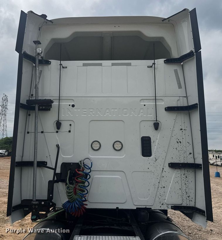 image for item YA0565 2020 International LT625 semi truck