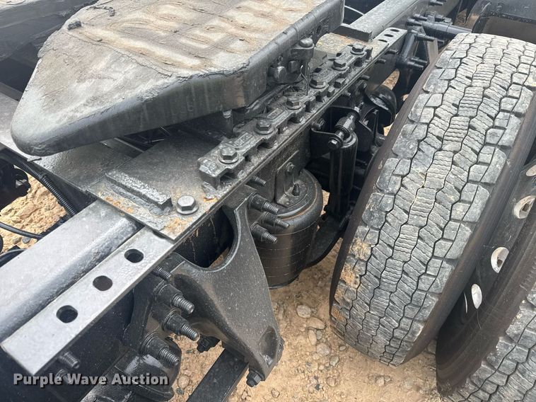 image for item YA0565 2020 International LT625 semi truck