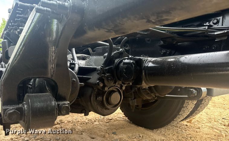 image for item YA0565 2020 International LT625 semi truck