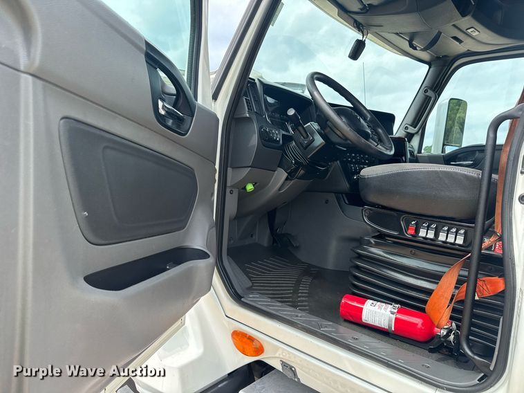 image for item YA0565 2020 International LT625 semi truck