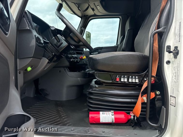 image for item YA0565 2020 International LT625 semi truck