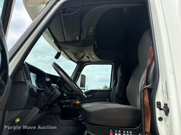 image for item YA0565 2020 International LT625 semi truck