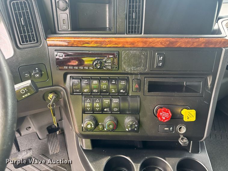 image for item YA0565 2020 International LT625 semi truck