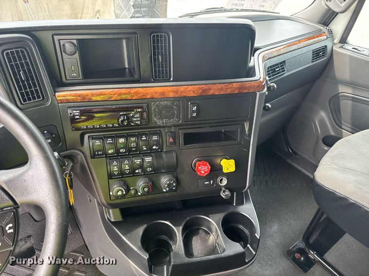 image for item YA0565 2020 International LT625 semi truck