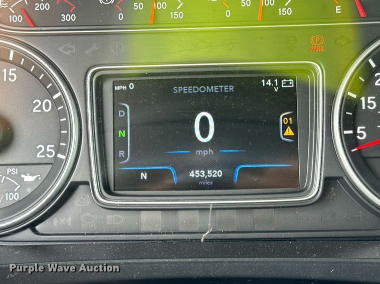 image for item YA0565 2020 International LT625 semi truck