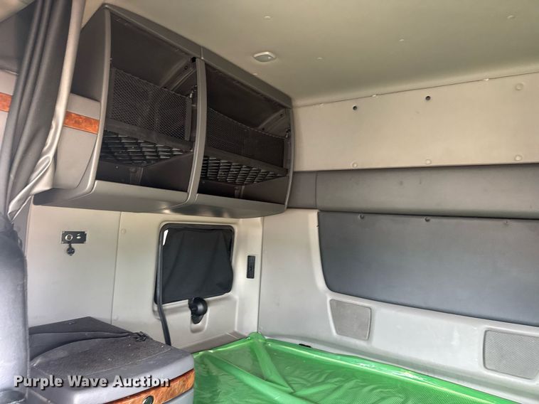 image for item YA0565 2020 International LT625 semi truck