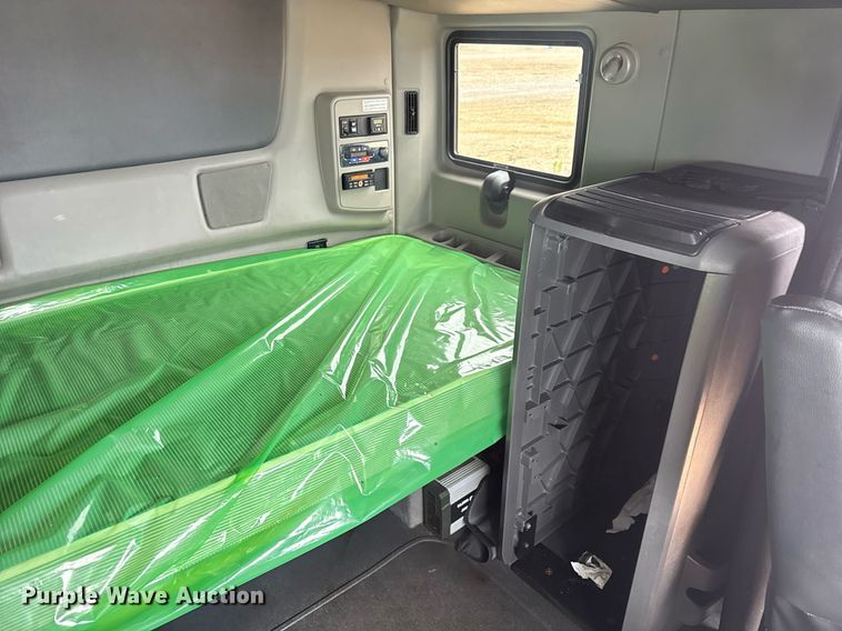 image for item YA0565 2020 International LT625 semi truck