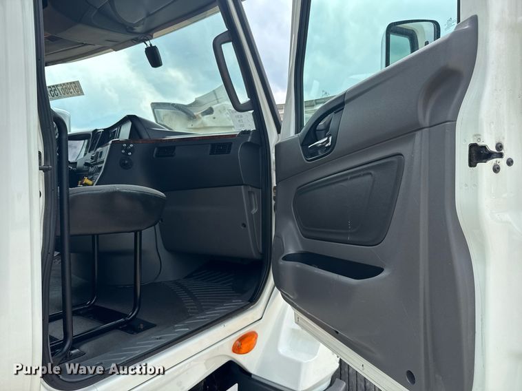 image for item YA0565 2020 International LT625 semi truck