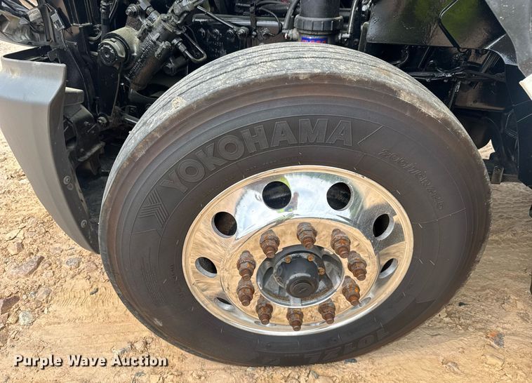 image for item YA0565 2020 International LT625 semi truck