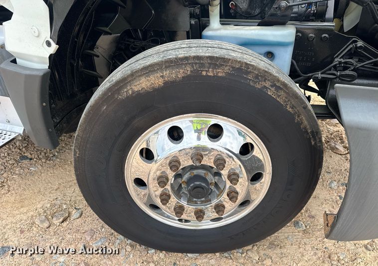 image for item YA0565 2020 International LT625 semi truck