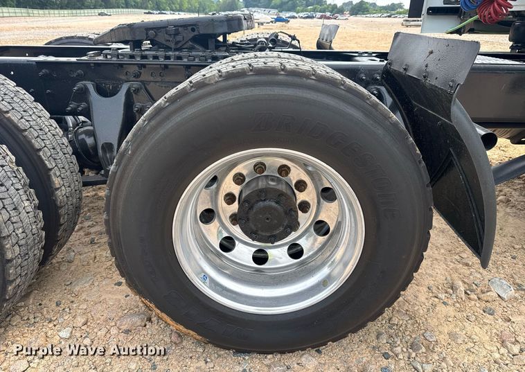 image for item YA0565 2020 International LT625 semi truck