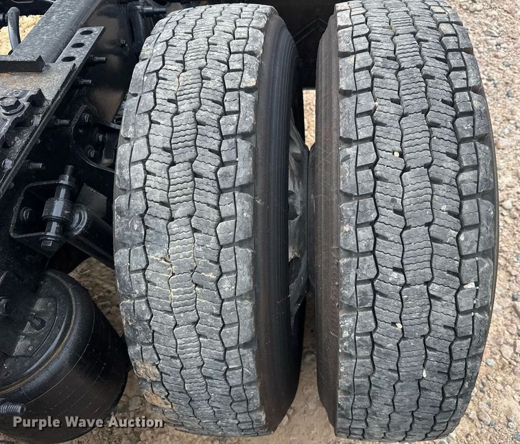 image for item YA0565 2020 International LT625 semi truck