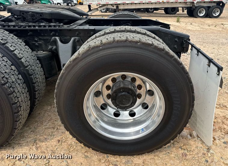 image for item YA0565 2020 International LT625 semi truck