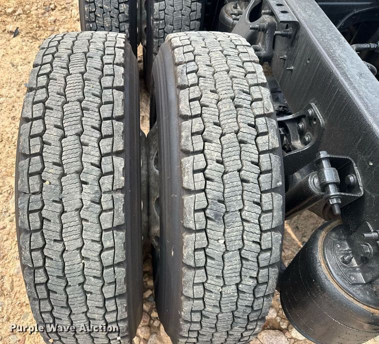 image for item YA0565 2020 International LT625 semi truck